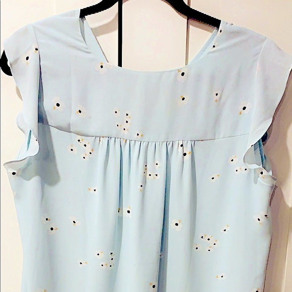 LOFT Blossom Henley Flutter Shell blouse. Size.M - Picture 12 of 13